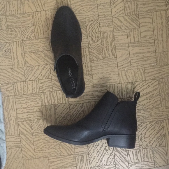 Black women’s slip on boots, size 7, faux leather, brand Lexi and Abbie - Picture 4 of 5